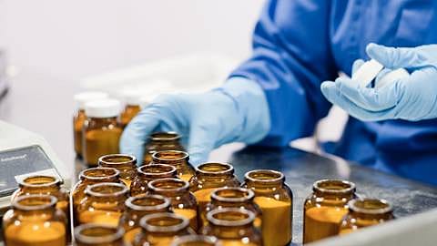 Detailný pohľad na antropozofickú medicínu Weleda – rozhovor o holistickom prístupe k zdraviu, prepojení tela, mysle a ducha a sile prírody pri vývoji liekov a prírodnej starostlivosti.