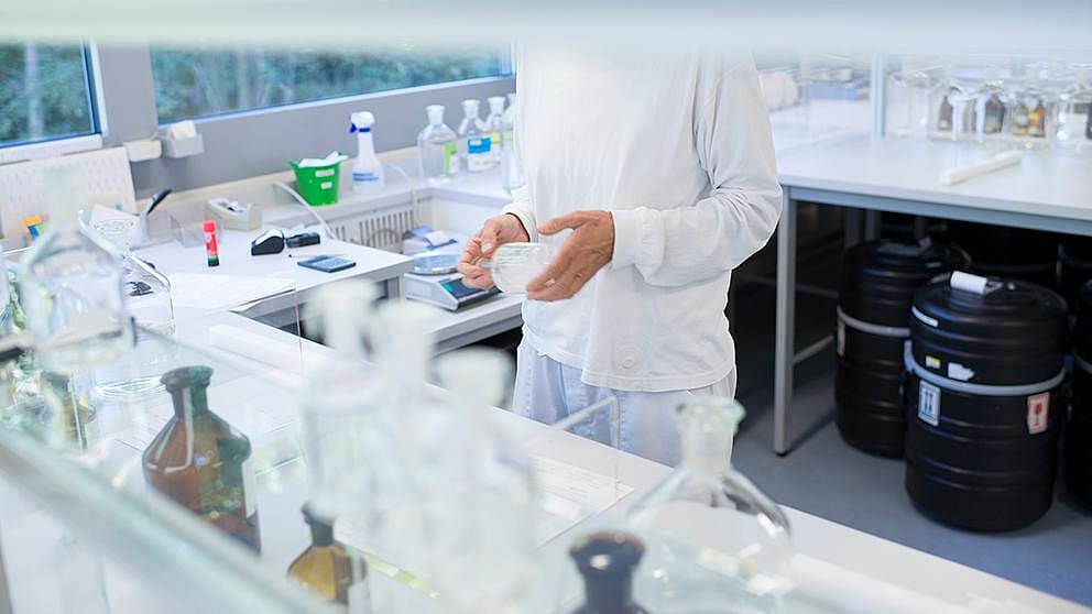 Detailný pohľad na antropozofickú medicínu Weleda – rozhovor o holistickom prístupe k zdraviu, prepojení tela, mysle a ducha a sile prírody pri vývoji liekov a prírodnej starostlivosti.